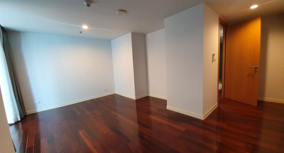 For rent 4 ベッドルーム condo in Watthana, Bangkok