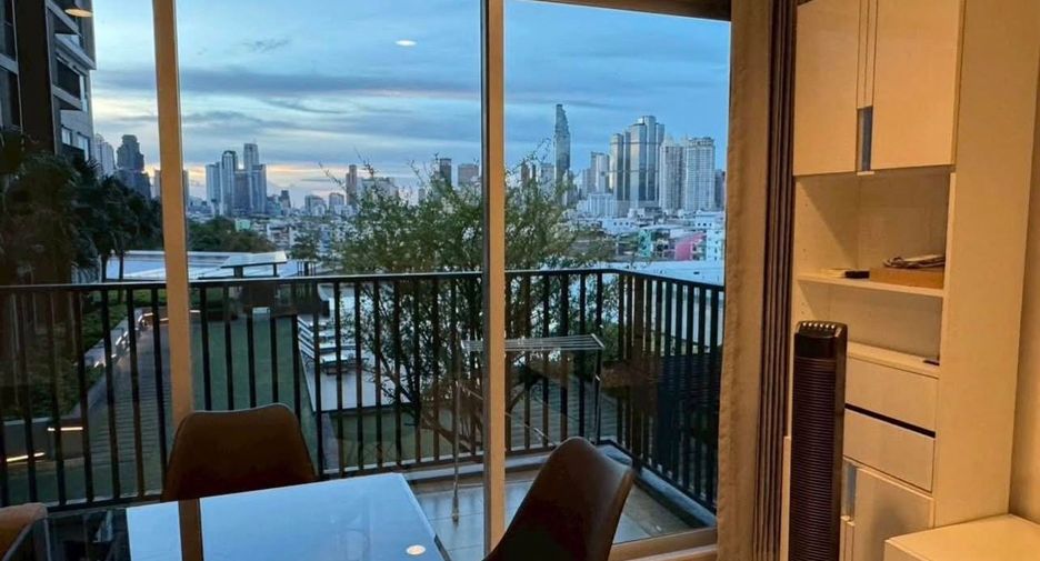 For rent 2 bedrooms condo in Yan Nawa, Bangkok