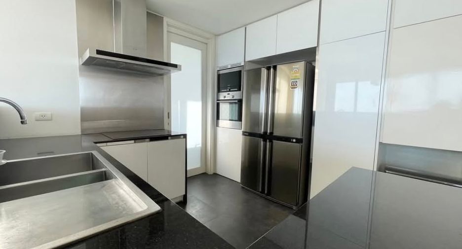 Wohnung zur Miete mit 3 Zimmer in Yan Nawa, Bangkok
