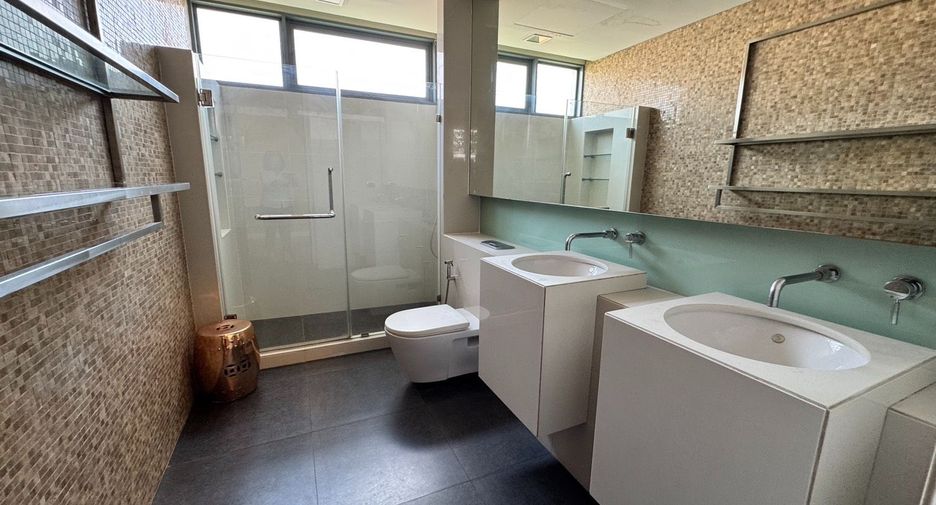 For rent 4 ベッドルーム condo in Khlong Toei, Bangkok
