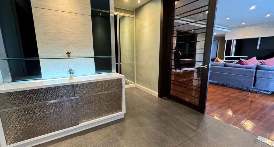 For rent 4 ベッドルーム condo in Khlong Toei, Bangkok