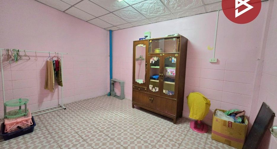 À vendre 2 chambres maison de ville à Phra Samut Chedi, Samut Prakan