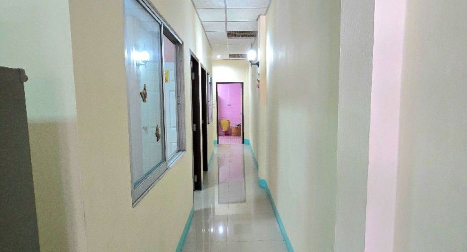À vendre 2 chambres maison de ville à Phra Samut Chedi, Samut Prakan