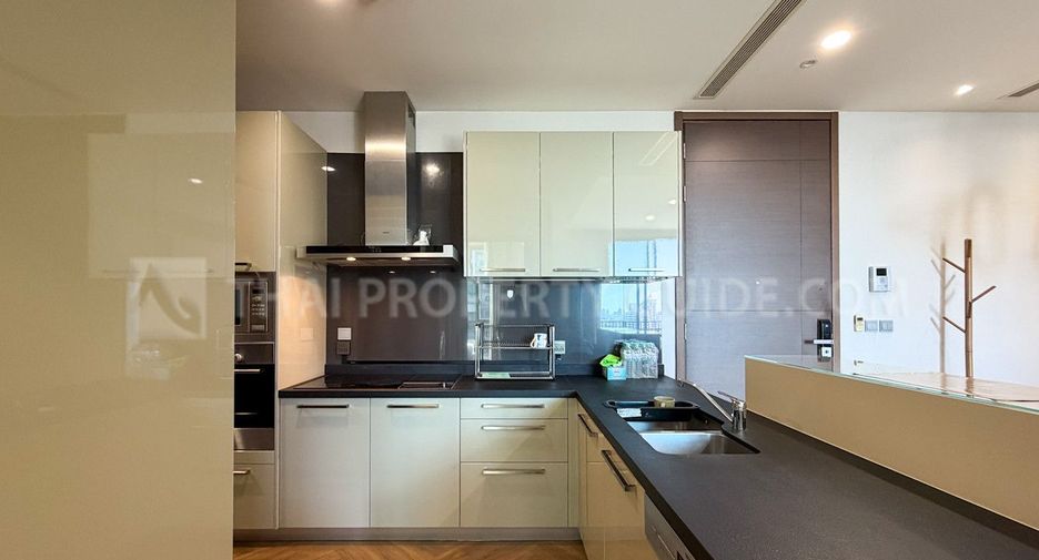 Condo en alquiler y en venta de 3 habitaciones en Watthana, Bangkok
