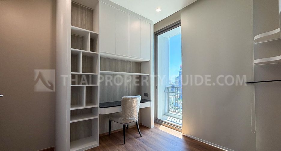 Condo en alquiler y en venta de 3 habitaciones en Watthana, Bangkok