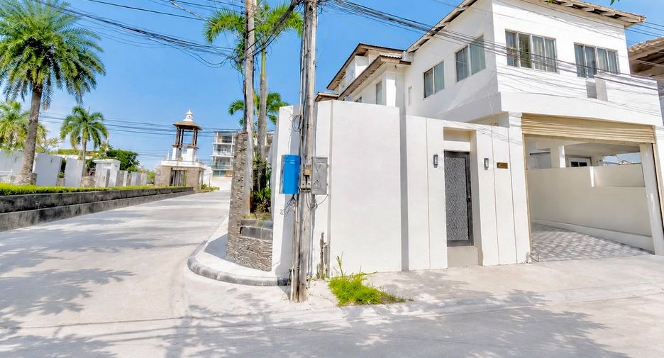 For rent 4 bedrooms villa in Bang Lamung, Chonburi