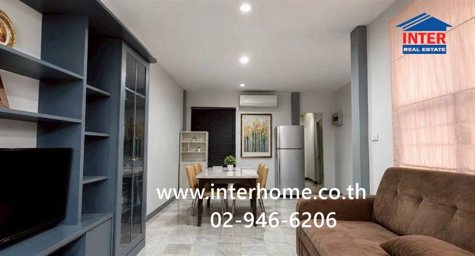 For sale 3 ベッドルーム townhouse in Khlong Sam Wa, Bangkok
