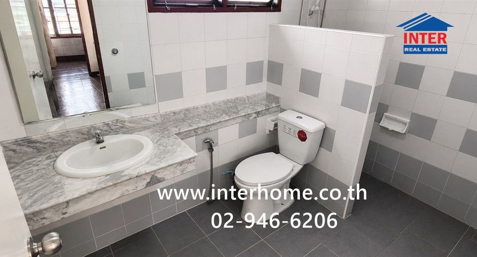 For sale 3 ベッドルーム townhouse in Khlong Sam Wa, Bangkok