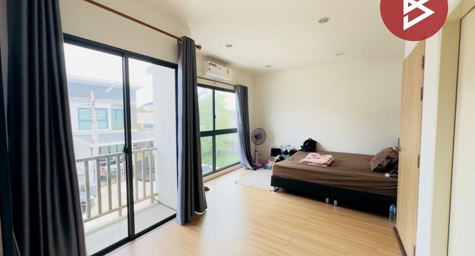 For sale 3 ベッドルーム townhouse in East Pattaya, Pattaya
