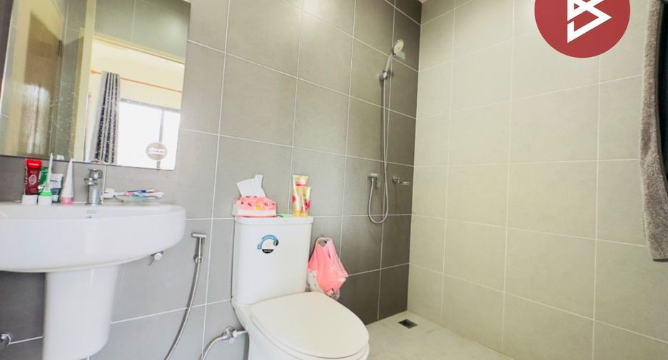 For sale 3 ベッドルーム townhouse in East Pattaya, Pattaya