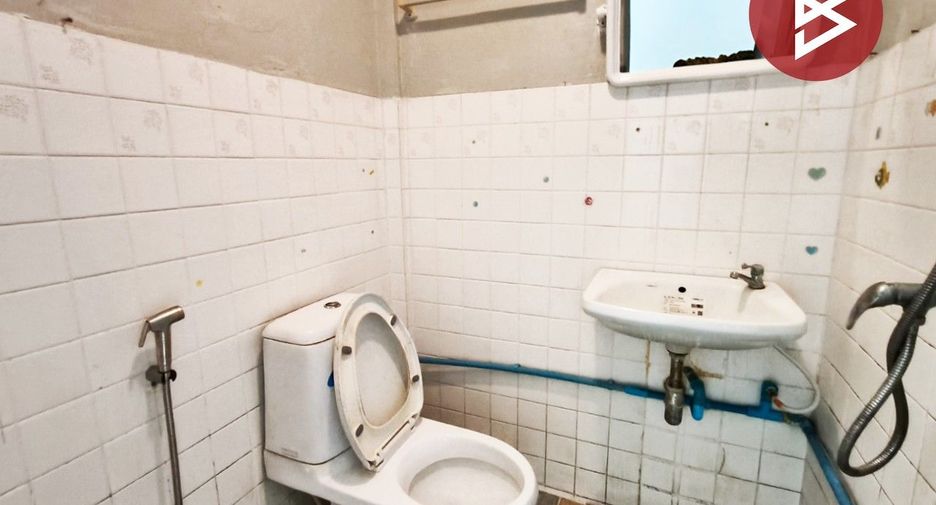 For sale 2 bedrooms townhouse in Mueang Samut Prakan, Samut Prakan