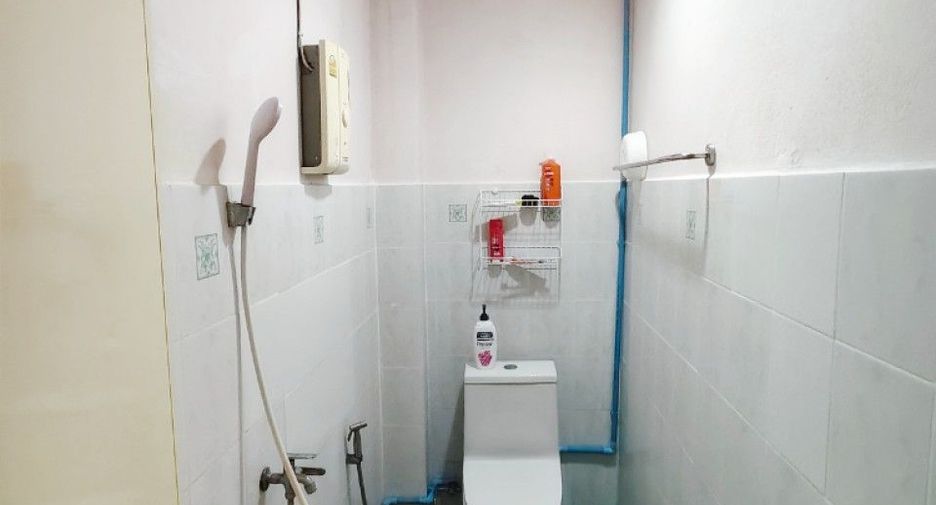 Casa adosada en venta de 2 habitaciones en Bang Khae, Bangkok