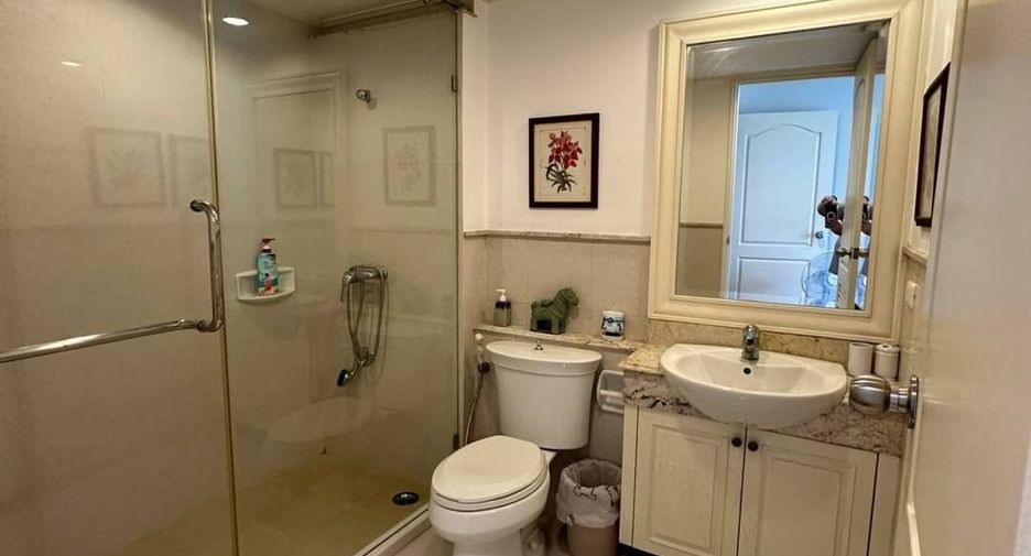 Wohnung zur Miete mit 3 Zimmer in Khlong Toei, Bangkok