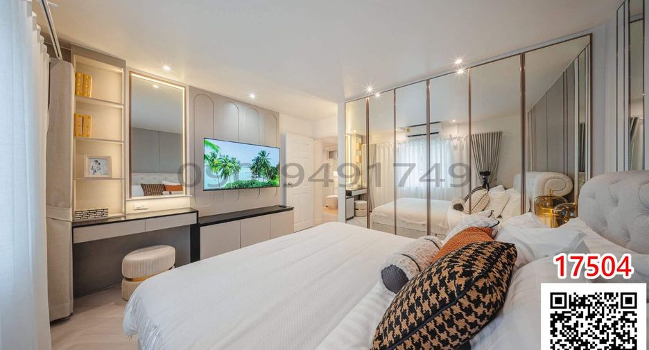 For rent 3 bedrooms condo in Yan Nawa, Bangkok