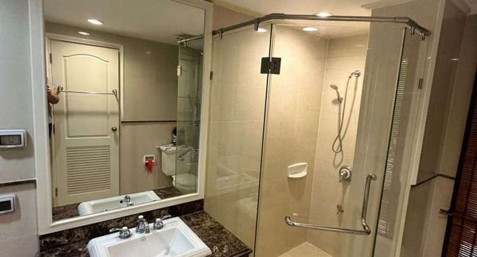 Wohnung zur Miete und zum Kauf mit 2 Zimmer in Khlong Toei, Bangkok