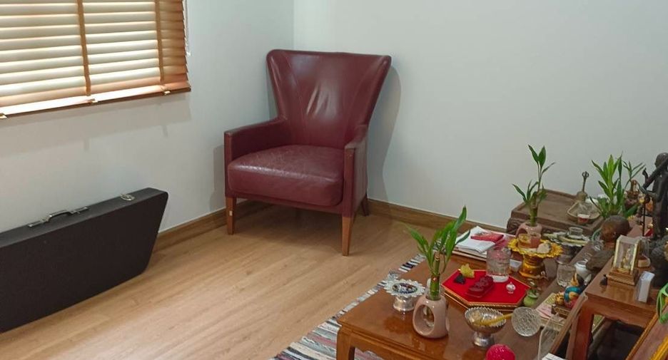 Haus zum Kauf mit 4 Zimmer in Pak Kret, Nonthaburi