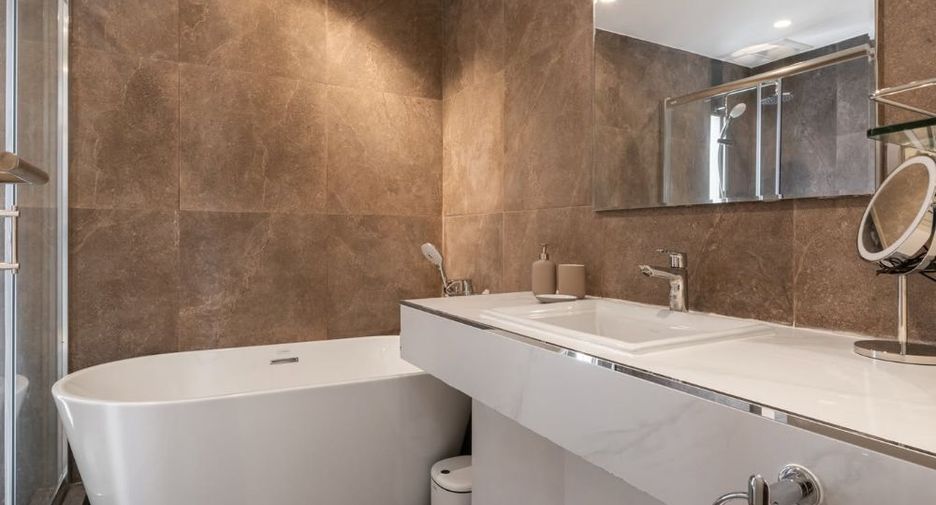 For rent 2 ベッドルーム condo in Khlong Toei, Bangkok