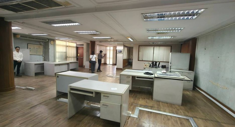 For sale retail Space in Khlong Toei, Bangkok