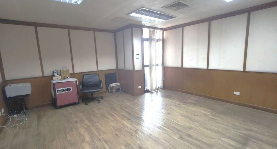 For sale retail Space in Khlong Toei, Bangkok