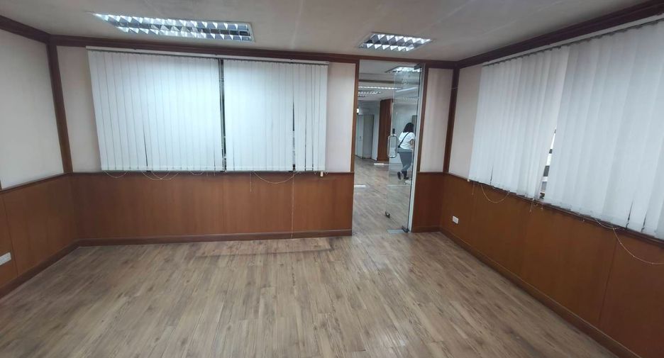 For sale retail Space in Khlong Toei, Bangkok