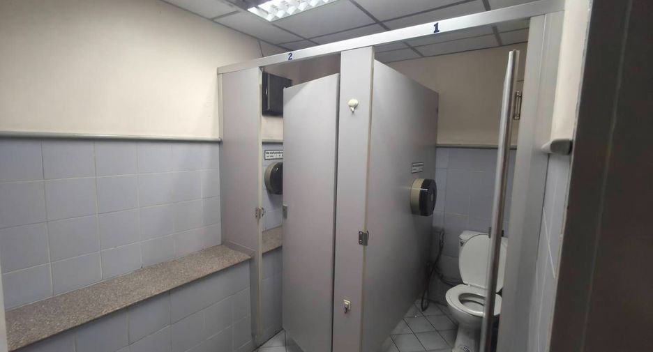 For sale retail Space in Khlong Toei, Bangkok