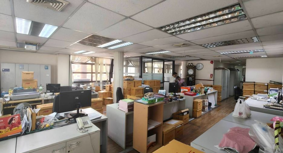 For sale retail Space in Khlong Toei, Bangkok