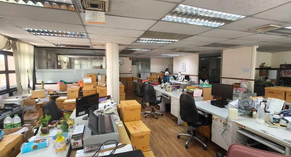 For sale retail Space in Khlong Toei, Bangkok