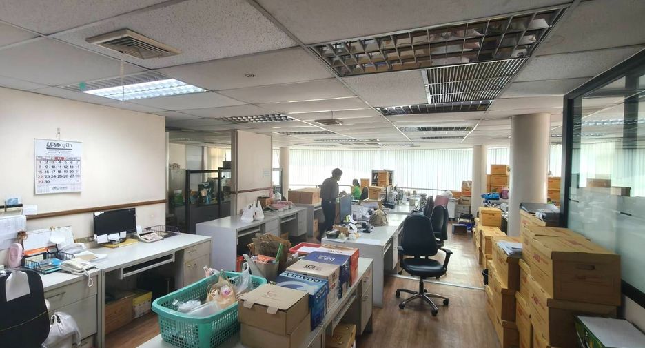 For sale retail Space in Khlong Toei, Bangkok