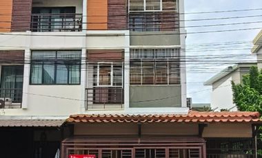 Reihenhaus zum Kauf mit 3 Zimmer in Bang Khae, Bangkok