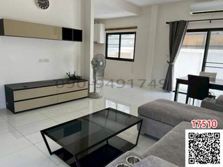 Casa adosada en alquiler de 3 habitaciones en Saphan Sung, Bangkok