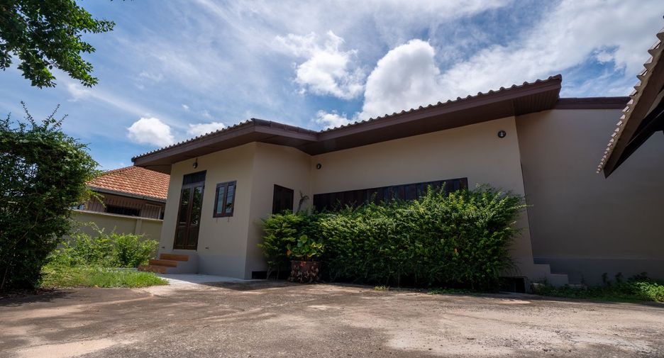 For sale 3 bedrooms house in East Pattaya, Pattaya