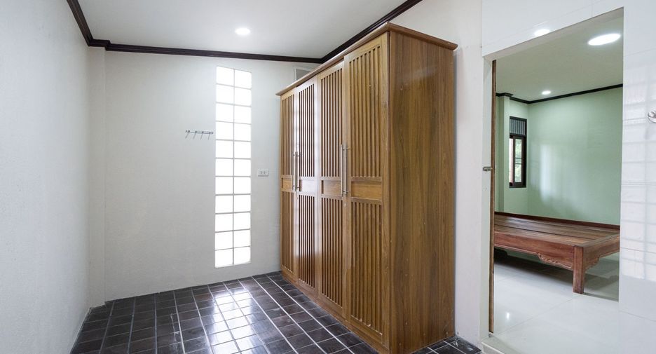 For sale 3 bedrooms house in East Pattaya, Pattaya
