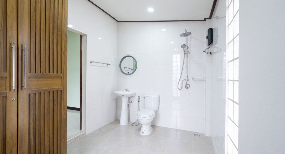 For sale 3 bedrooms house in East Pattaya, Pattaya