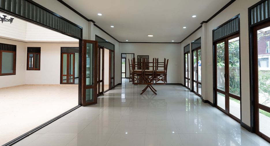For sale 3 bedrooms house in East Pattaya, Pattaya