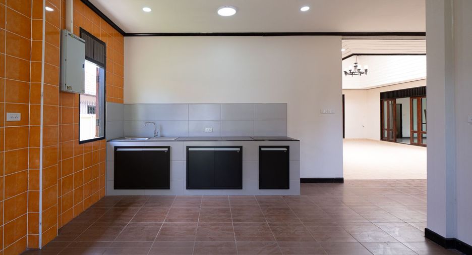 For sale 3 bedrooms house in East Pattaya, Pattaya