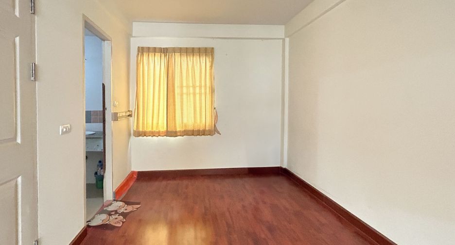 For sale 3 bedrooms townhouse in Mueang Samut Prakan, Samut Prakan