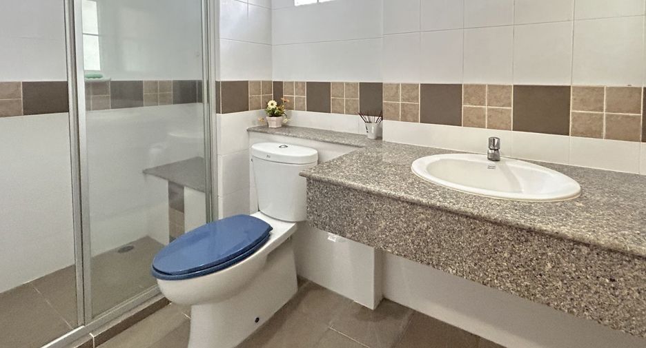 For sale 3 bedrooms townhouse in Mueang Samut Prakan, Samut Prakan