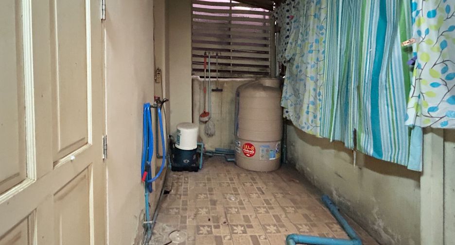 For sale 3 bedrooms townhouse in Mueang Samut Prakan, Samut Prakan