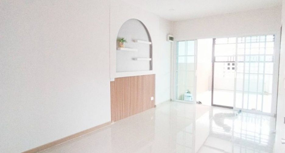 For sale 1 bed townhouse in Ban Pho, Chachoengsao