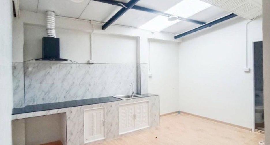 For sale 1 bed townhouse in Ban Pho, Chachoengsao