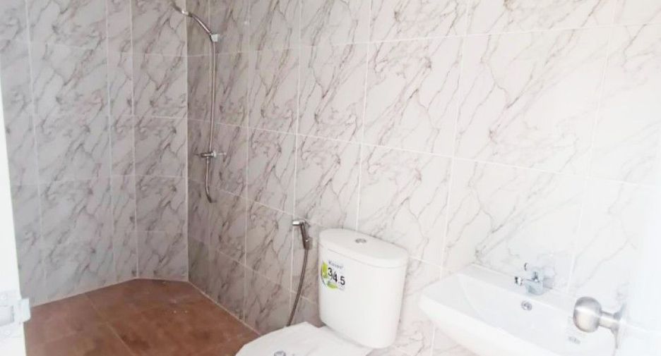 For sale 1 bed townhouse in Ban Pho, Chachoengsao