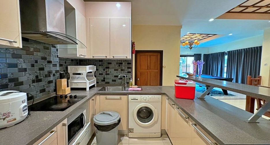 For rent 5 bedrooms villa in Central Pattaya, Pattaya