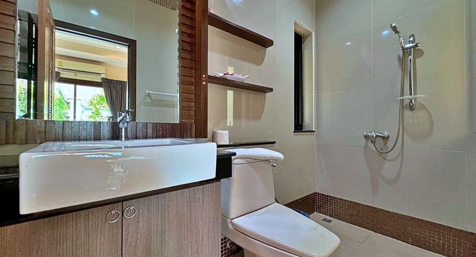 For rent 5 bedrooms villa in Central Pattaya, Pattaya