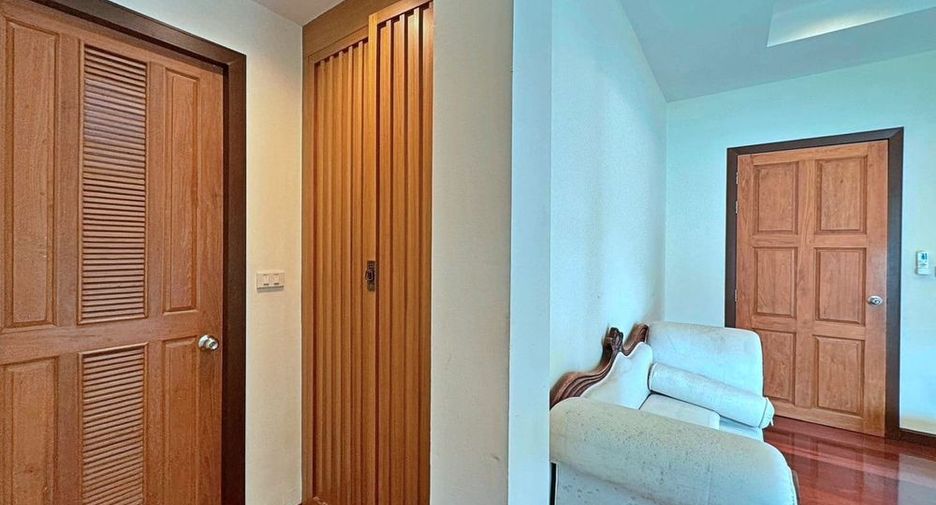 For rent 5 bedrooms villa in Central Pattaya, Pattaya