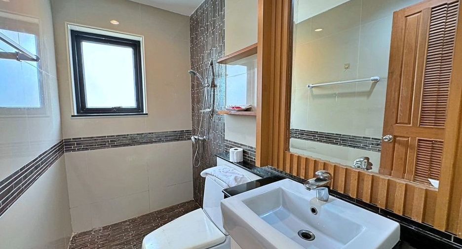 For rent 5 bedrooms villa in Central Pattaya, Pattaya