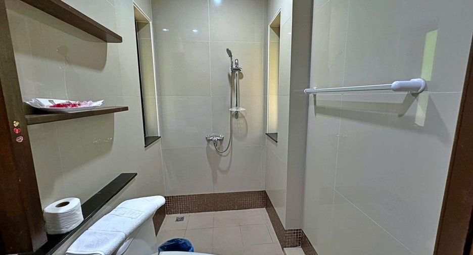 For rent 5 bedrooms villa in Central Pattaya, Pattaya