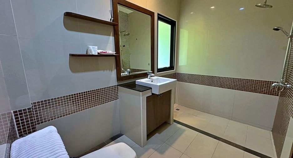 For rent 5 bedrooms villa in Central Pattaya, Pattaya
