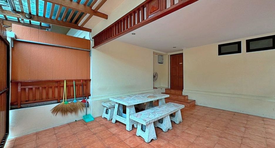 For rent 5 bedrooms villa in Central Pattaya, Pattaya