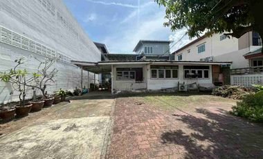 Haus zum Kauf mit 4 Zimmer in Bang Na, Bangkok