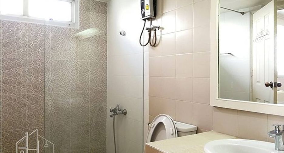 For rent 3 bedrooms condo in Watthana, Bangkok